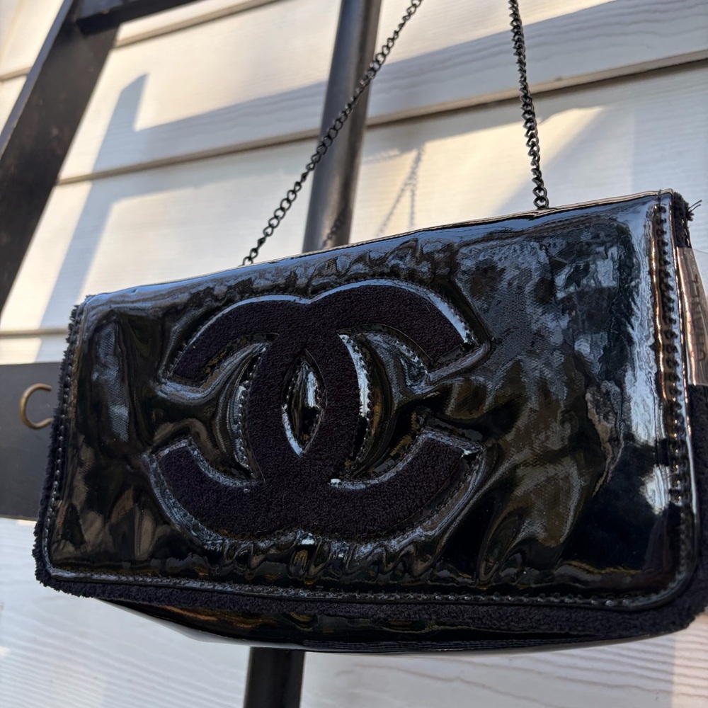 CHANEL Black Patent Leather Clutch w Chain (CHANEL BEAUTE) - Free shipping!